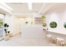 ヘアメンテ(Hairmainte)の雰囲気（江古田駅北口、目の前！シンプルで洗練された店内/自転車駐輪ok!）