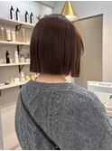 切りっぱなしボブ　ブルーブラック　ブリーチカラー　暗髪