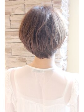 レウナ 外苑前(Reuna) 30代40代に人気シルエットが綺麗なショートスタイル 大人可愛い