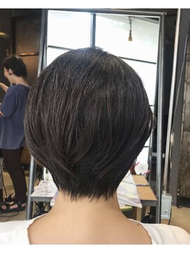 エミュー(emue) emue京都◯30代40代人気耳かけまるみショート◯中島