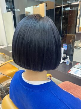 キサ ファータ 恵比寿(kisa fata) [オージュアサロン/恵比寿]パッツンボブ/ダークブルー