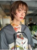 顔まわりレイヤーショートヘア