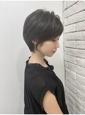 ふんわりショート　耳掛けショートスタイル　大人可愛い