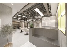 Reuna 塚口【レウーナ】【1月中旬 NEW OPEN(予定)】の雰囲気(入るとすぐに、光が織りなす空間がお出迎え♪)