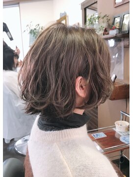 ミアロ 泉中央店(miaro) 毛先に遊びゴコロ【ショートボブ】