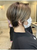 白髪ぼかしハイライト　ショートボブ　