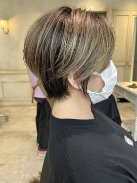 アソビ 表参道(ASOBI) 白髪ぼかしハイライト　ショートボブ