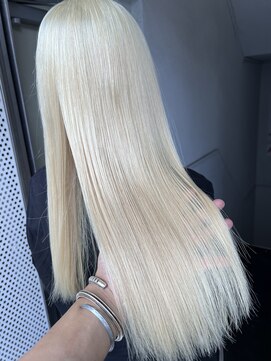 テテ(TETE) 艶ホワイトカラー長堀橋×心斎橋