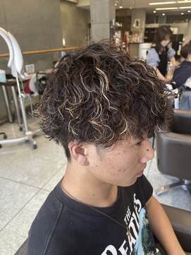 ヘアールーム プリズム(Hair room Prism) ツイストスパイラルパーマ