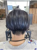 刈り上げショートにブルーデザイン♪