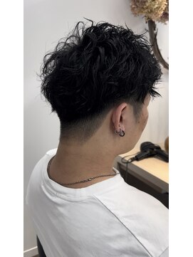 サロンドジョー(salon de joe) ツイストスパイラルパーマメンズマッシュ刈り上げ　奥東巧真