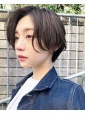 ハンサムショート　センターパート　アッシュ　ウェットヘア