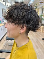 ウェイビーエフティフィフス 横浜西口(WAVEY ft.fifth) 横浜ツイスパ波巻きパーマメンズマッシュウルフ刈り上げなし