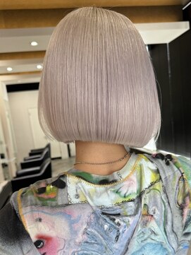 エイチ(H) xブリーチ/イメチェン/ホワイトブロンド/外ハネボブ/美髪/