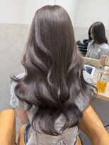 ミヴィ(MIVY)&nbsp;透明感たっぷりグレージュ×韓国風レイヤーカット