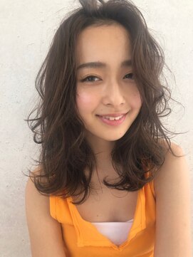 シエナ 渋谷(Siena) siena 外国人風クリアグレージュxゆるふわウルフミディ