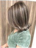切りっぱなしボブ_プラチナベージュ