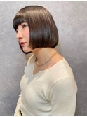 モード　ツヤボブ　ぱっつん前髪