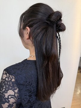 ジューシィ(Juicy) カチモリハーフアップ