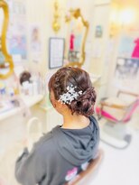 美容室 ティンカーベル 編み込みシニヨンヘア