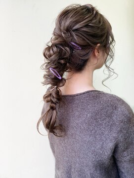 ルアナ 梅田店(Luana) 編みおろしポニーテール