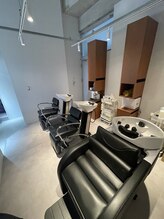 首に優しいシャンプー台】長時間いても痛くならない高級シャンプー台を用意してます！