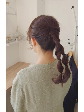 トパーズ(topaz) ポニーテールアレンジ