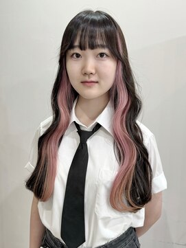 サクラ オモテサンドウ(SAKURA) インナーカラーピンク ロングヘア 表参道