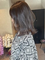 コンフィー(comfy)&nbsp;【mimura】ミディアムレイヤー　レイヤーカット　草加