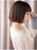 マロンベージュ斜めバング小顔丸みショートボブY戸頭30代40代