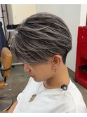 大人かっこいいホワイトシルバーバレイヤージュセンターパート