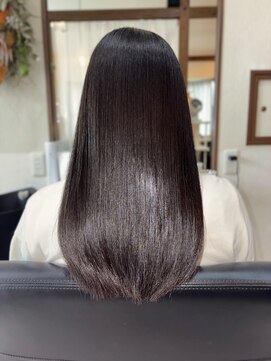 エリュール(Elure) 髪質改善艶髪ストレートにお手入れしやすい重めカットで艶アップ