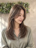 ウト(Uto)&nbsp;レイヤーカット/モカグレージュ/韓国風/髪質改善/烏丸四条