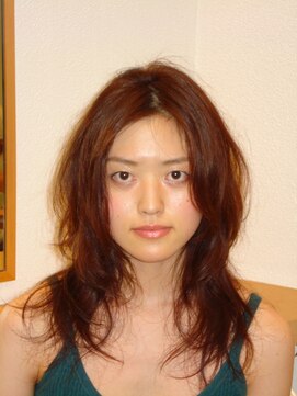 アジュール(AZUR) ふわりとゆれる毛先がナチュラルな女らしさを表現