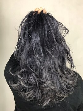 ラトリエ ブロカント 立川北口店(L'atelier BROCANTE) プラチナグレージュ レイヤー 透明感 ブリーチオンカラー