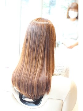 パーマ トゥ カエル(perm.to.caelu) 明るめロング