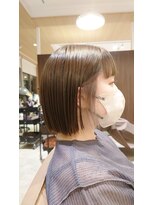 ビスポーク(BESPOKE)&nbsp;タイトなシルエットが涼しげで◎シルバーグレージュインナーボブ