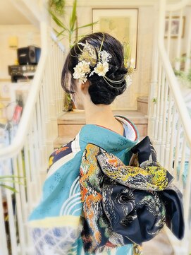 美容室 ティンカーベル シニヨンヘア