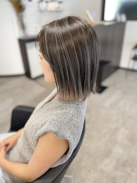 リリ(RiRi) 細めグレージュハイライト