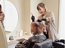 【初めての方へ】「美容室が苦手」でも大丈夫◎リラックスできる空間づくりを大切にしています。