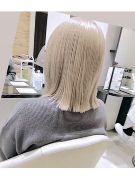 エクラ(eclat) ホワイトベージュ