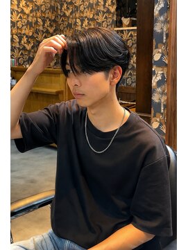 ザビーアールクラブ 大和八木(The BR Club) フェザーパーマフェザーショートセンターパート刈り上げ　奈良