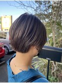 ハイトーンカラーに、スッキリショートヘア。