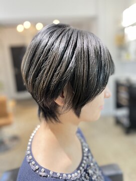 ツムグ 代官山店(TUMUGU) 大人可愛いナチュラルショートボブストレートパーマ白髪ぼかし