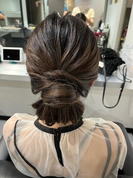 トゥエンティ ファイブ(TWENTY FIVE) キレイめシニヨン/網島