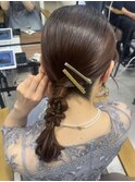 シンプル×華やか♪アクセが映える編みおろしヘア