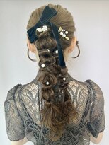 プルクラギンザ(PulchraGINZA)&nbsp;ポニーテールの編みおろし/ツイン/パールピン/ベロアリボン