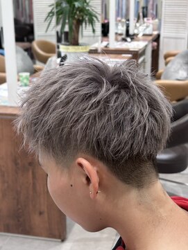 アース 長崎時津店(HAIR&MAKE EARTH) シルバー×バチバチスパイキーショート