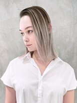 シオン(shion)&nbsp;ホワイトグレージュミディアム美髪くびれミディ_ba343662