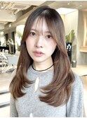 ミディアム レイヤースタイル 顔まわり 前髪